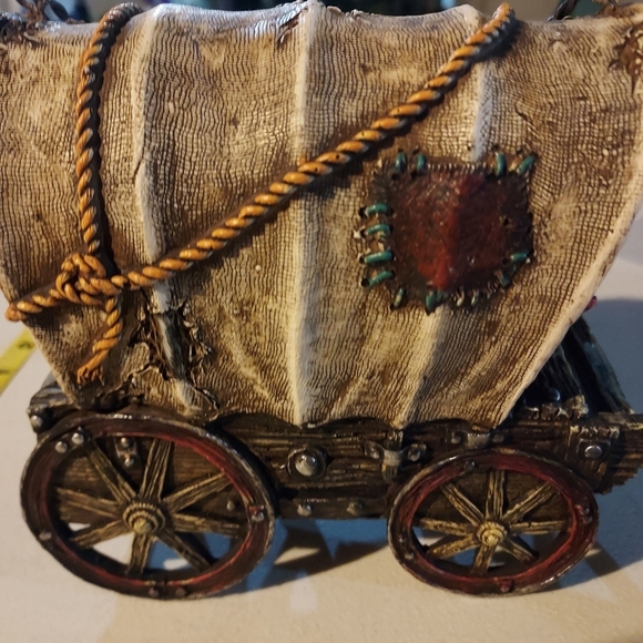 Stagecoach Birdhouse - Picture 4 of 11